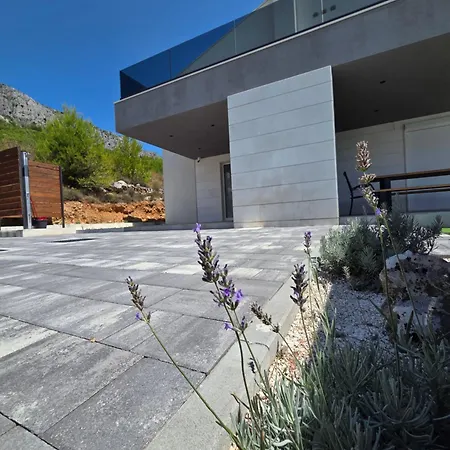 M&m Villa *